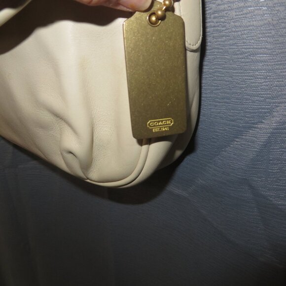 ❤️VTG COACH 240 Lightweight Cafe Pleated Bag Semi Circle Crossbody Purse + FOB - Picture 7 of 13